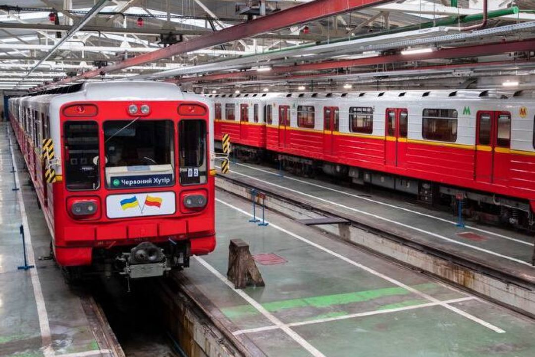 Київський метрополітен переплатив близько 160 млн грн за доставку варшавських вагонів