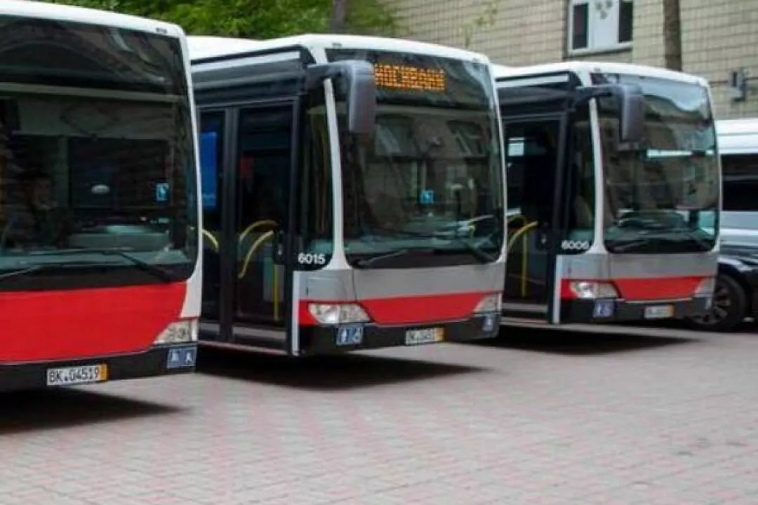 Гамбург передав Києву пасажирські автобуси та "швидкі"