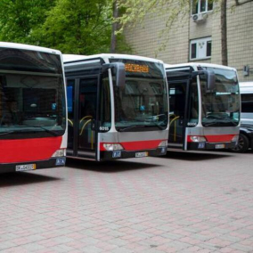 Гамбург передав Києву пасажирські автобуси та "швидкі"