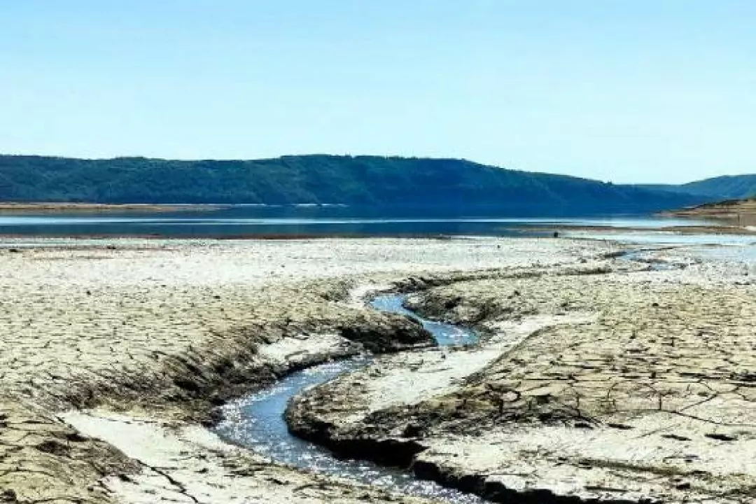 Дністровське водосховище поступово втрачає воду через ракетні обстріли енергетики