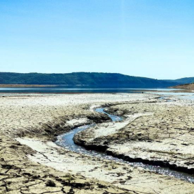 Дністровське водосховище поступово втрачає воду через ракетні обстріли енергетики