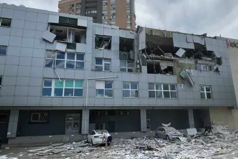 Повторна атака на Київ: у Дніпровському районі на пологовий будинок впали уламки ракети &ndash; є загиблі