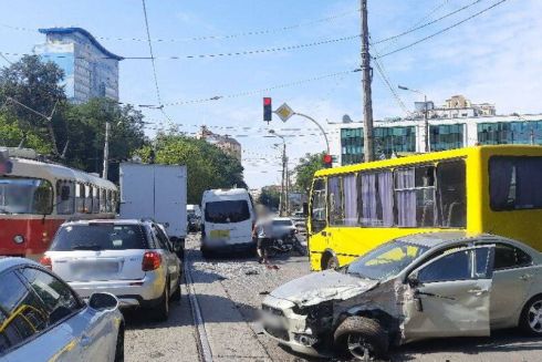 Стало відомо, чому трамвай на Глибочицькій зійшов з рейок: подробиці