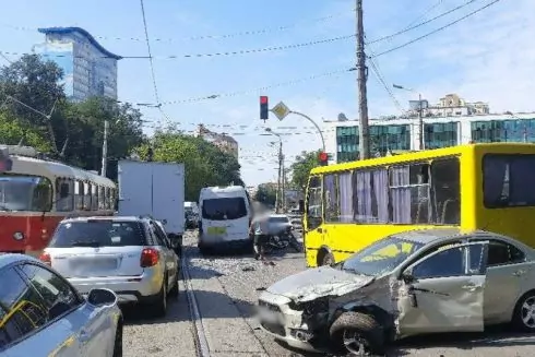 Стало відомо, чому трамвай на Глибочицькій зійшов з рейок: подробиці