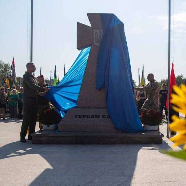 На Лісовому кладовищі відкрили Меморіальний монумент загиблим військовим