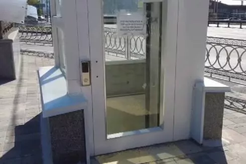 У підземному переході на Шулявці запрацював ліфт, який не функціонував більше року