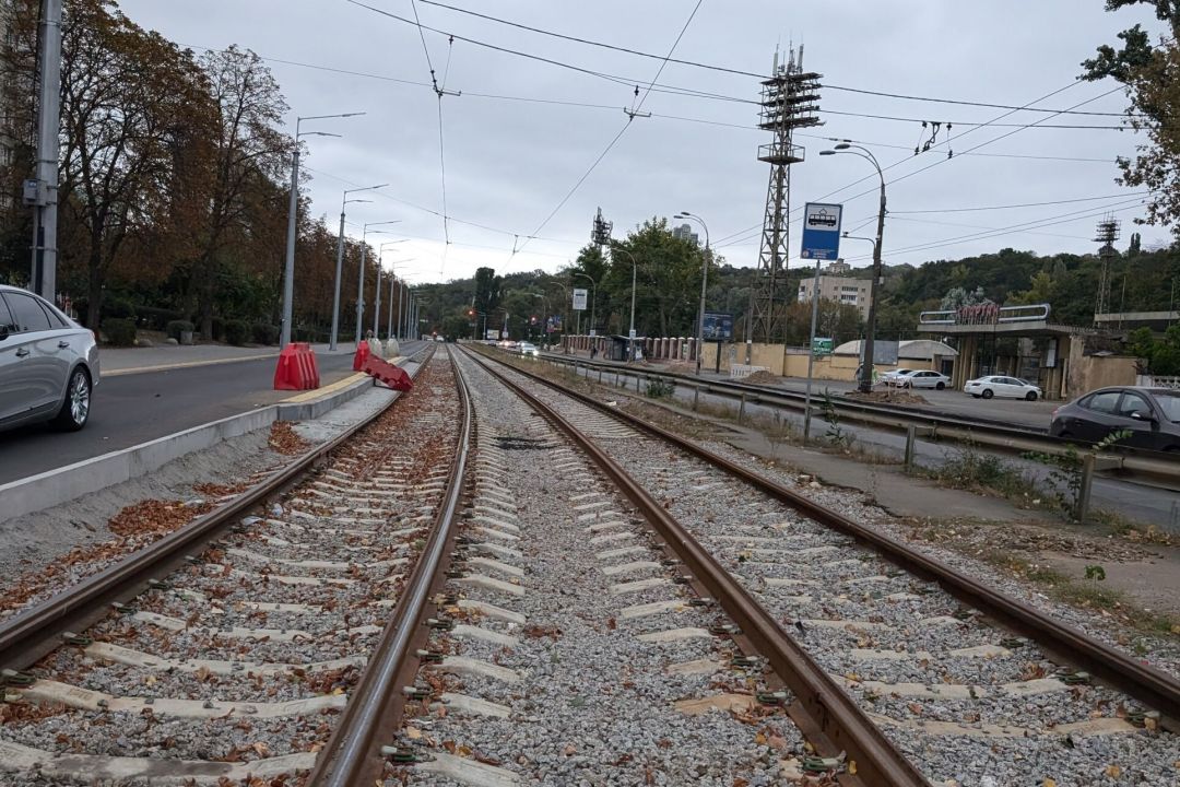 У Києві облаштували першу "віденську" трамвайну зупинку: де саме