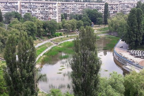 Озеро "Голубе" на Виноградарі розчистили зі збитками