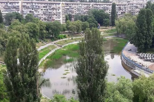 Озеро "Голубе" на Виноградарі розчистили зі збитками