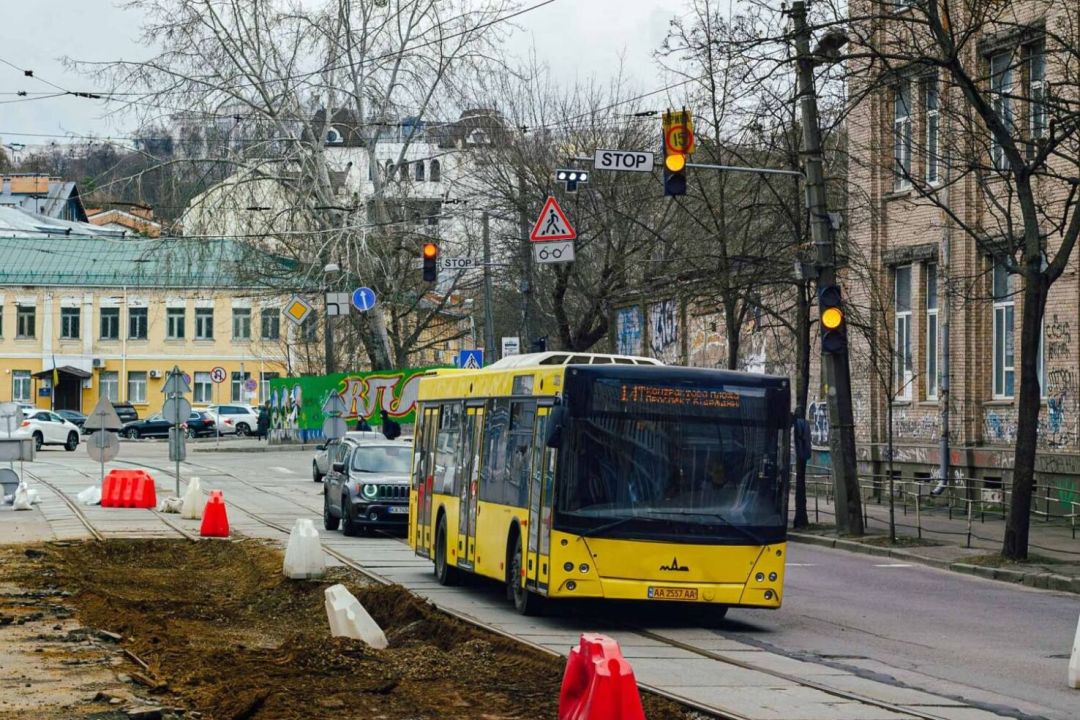 Ремонт вулиці Глибочицької: до чого закликають активісти та що кажуть у КМДА