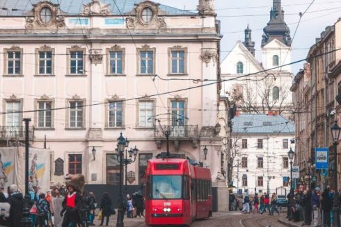 Швейцарські трамваї почали курсувати Львовом у тестовому режимі: коли вони запрацюють повноцінно