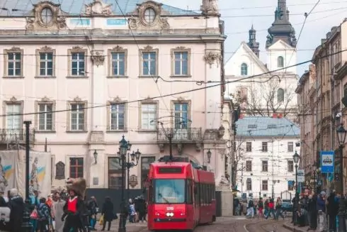 Швейцарські трамваї почали курсувати Львовом у тестовому режимі: коли вони запрацюють повноцінно