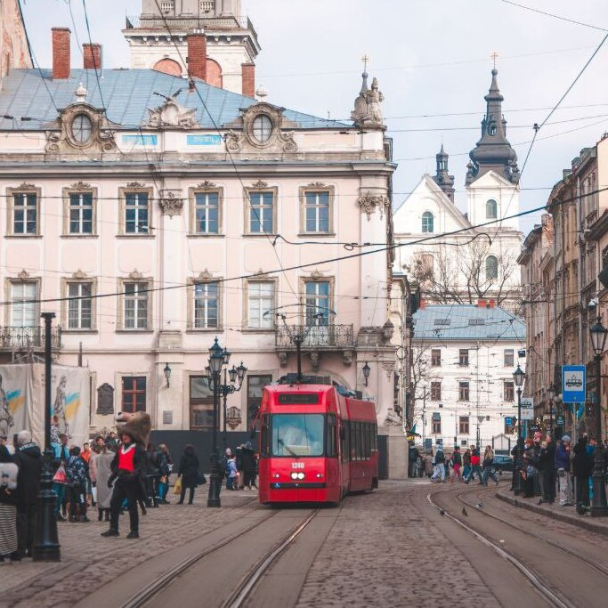 Швейцарські трамваї почали курсувати Львовом у тестовому режимі: коли вони запрацюють повноцінно