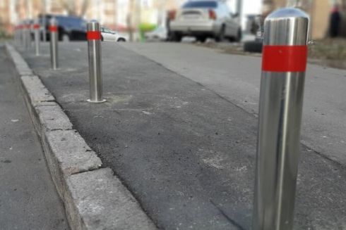 Понад 8 тисяч антипаркувальних стовпчиків встановлять в Києві: у якому районі найбільше