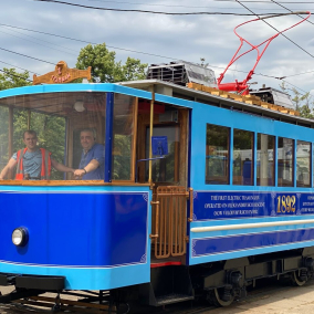 У Києві запустили екскурсійні поїздки на ретро-трамваї 1892 року