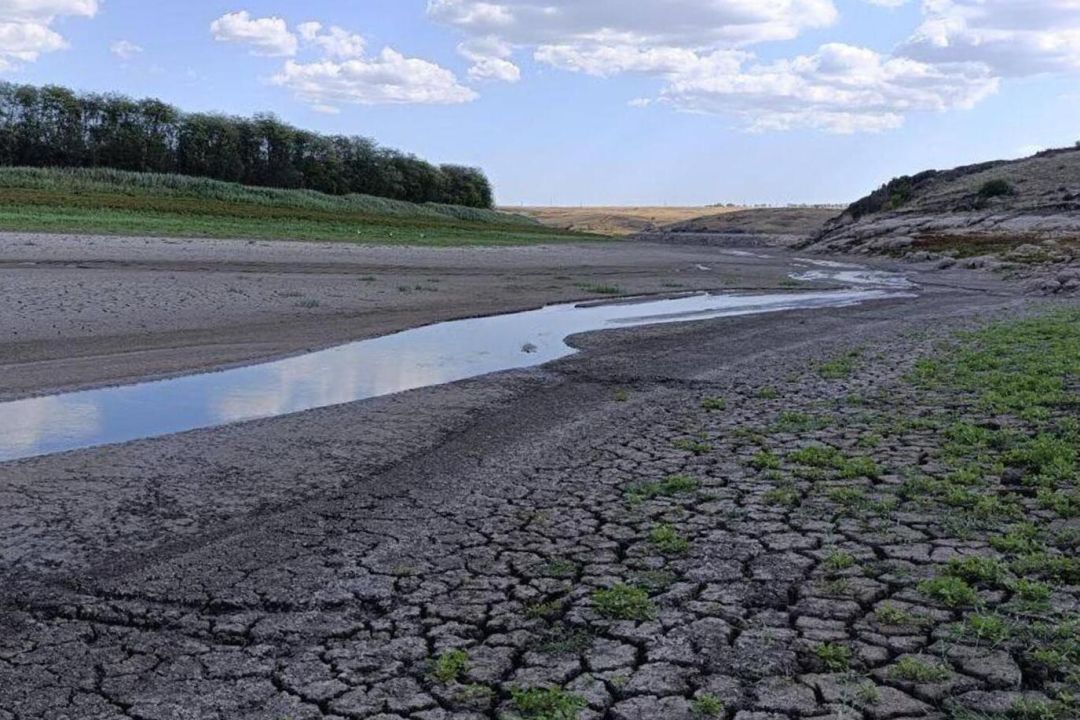 Маріуполь може залишитися без води — обміліло Старокримське водосховище