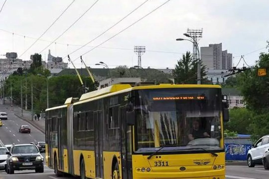 У Києві заборонили рух тролейбусів-&rdquo;гармошок&rdquo; Повітрофлотським шляхопроводом: яка причина