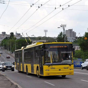 У Києві заборонили рух тролейбусів-”гармошок” Повітрофлотським шляхопроводом: яка причина