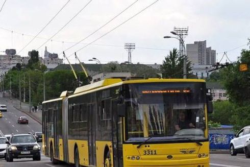 У Києві заборонили рух тролейбусів-”гармошок” Повітрофлотським шляхопроводом: яка причина