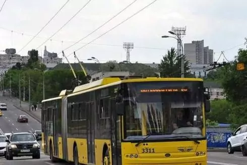 У Києві заборонили рух тролейбусів-&rdquo;гармошок&rdquo; Повітрофлотським шляхопроводом: яка причина