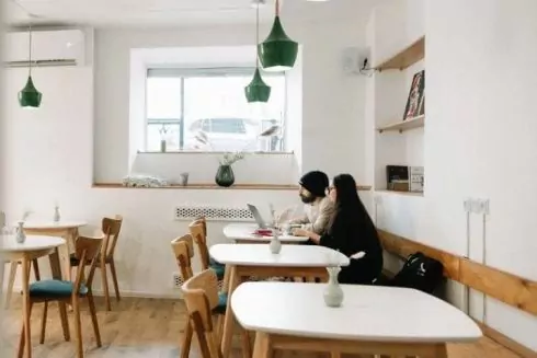 На Подолі відкрилася кав'ярня 044 coffee з бельгійським шоколадом і чаєм масала