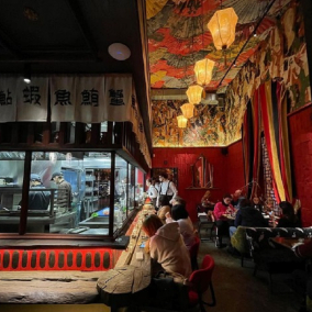 На «Кловской» открылся ресторан Coco с японским хумусом и роллами без риса