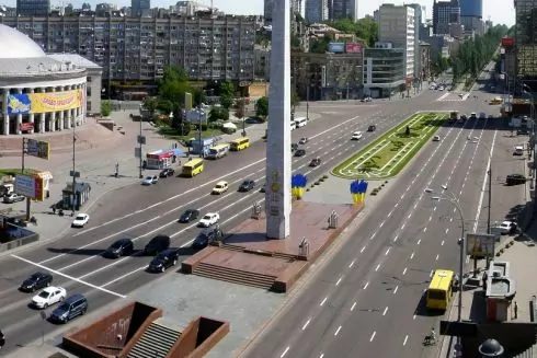 Площу Перемоги планують реконструювати. Там хочуть зробити острівці безпеки і світлофори для велосипедистів