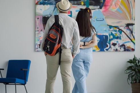 В Україні запустили онлайн-магазин культурних подій і послуг. Можна орендувати кінотеатр або відвідати сквот