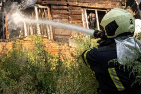 На Дмитрівській горіла дерев’яна будівля XIX століття