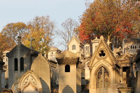 Біля Сартра або Моррісона: Париж розігрує місця для поховання на історичних цвинтарях