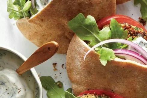 6 рецептів корисних перекусів, які зручно брати з собою