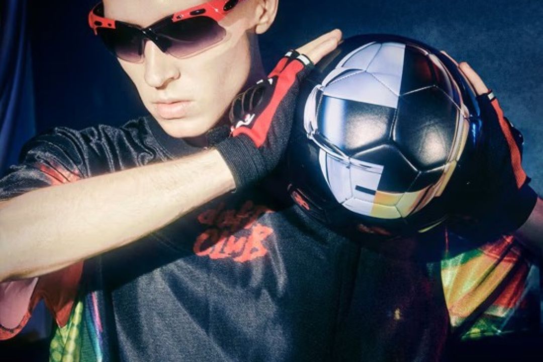 Daft Punk і бренд PLEASURES випустили спільну колекцію