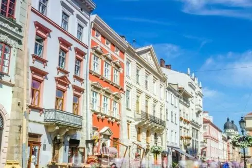 Во Львове с фасадов зданий будут демонтировать все лишнее без решения суда