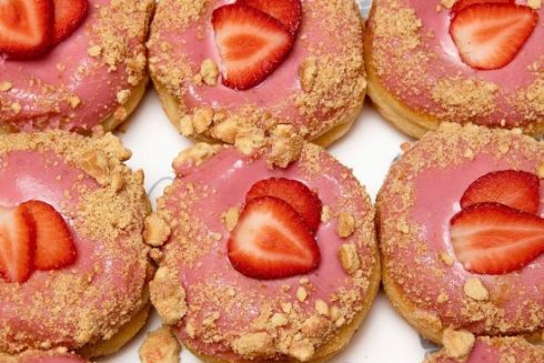 Дванадцять київських кафе організують Donut Weekend, аби зібрати кошти на ЗСУ