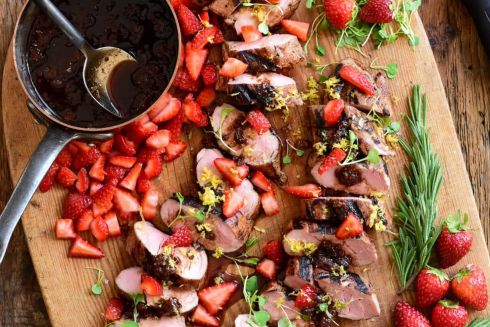 Солоні страви з полуницею: 7 рецептів із м'ясом, рибою та сиром