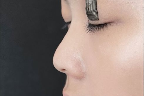 Вчені розробили датчик для повік, що вимірює рівень втоми