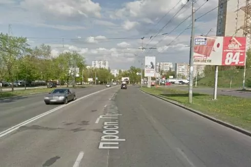 Проспект Правди очистили від 42 рекламних щитів: фото