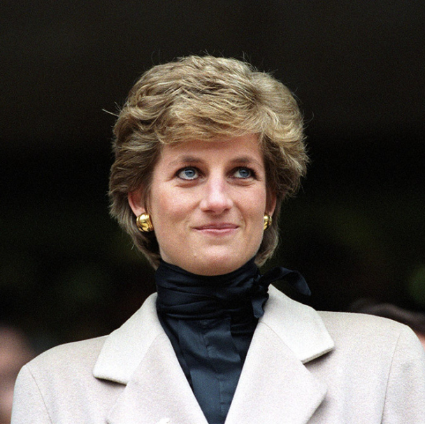 У Британії відкрили капсулу часу принцеси Діани з 90-х: що там було