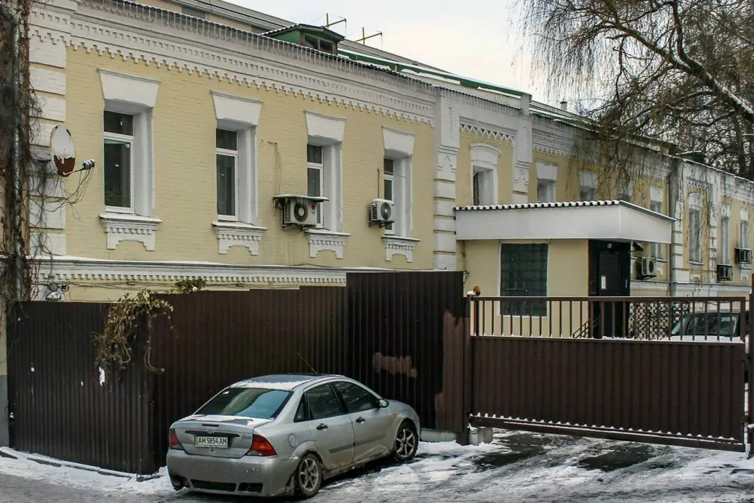 Під Байковою горою почали зносити 140-річну будівлю: що там відбувається