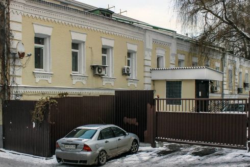 Под Байковой горой начали сносить 140-летнее здание: что там происходит