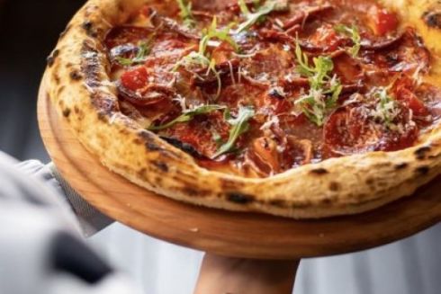 Бургеры, пицца и блюда на гриле: на Троещине открыли ресто-паб «Сытый Олень»