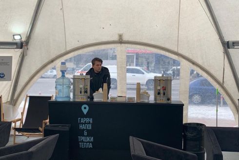 Фото. В Киеве откыли пункты обогрева, где можна работать без света и интернета