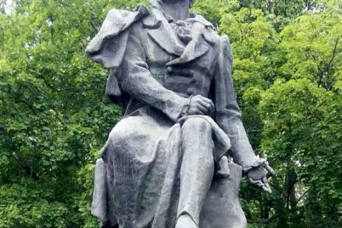 В Киеве демонтировали большинство памятных объектов коммунистического периода: на очереди памятники Пушкину и Щорсу