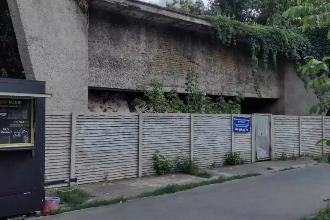 На Святошине горел кинотеатр "Кристалл". Раньше его хотели отдать под застройку