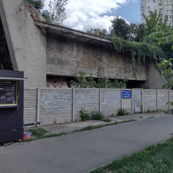 На Святошине горел кинотеатр "Кристалл". Раньше его хотели отдать под застройку