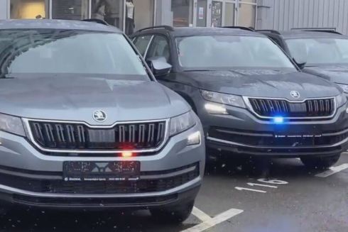 На українських дорогах з'явилися поліцейські автомобілі «фантоми». Вони фіксуватимуть порушення