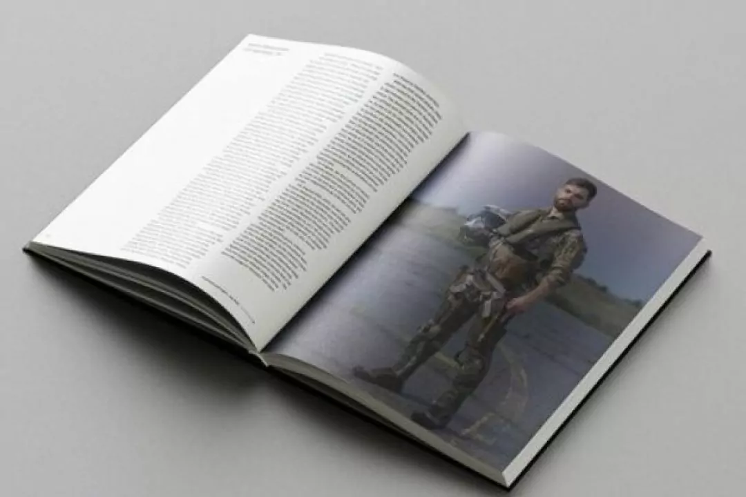 Saint Javelin і фотограф Саша Маслов випустили фотокнигу з історіями військових та волонтерів