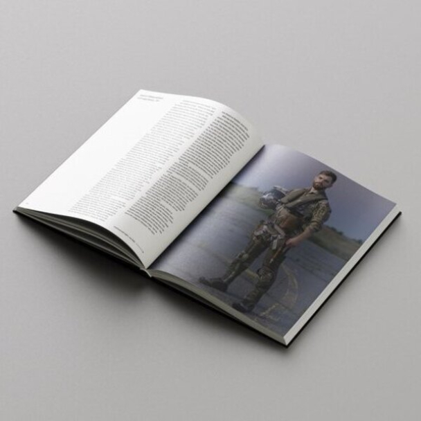 Saint Javelin і фотограф Саша Маслов випустили фотокнигу з історіями військових та волонтерів