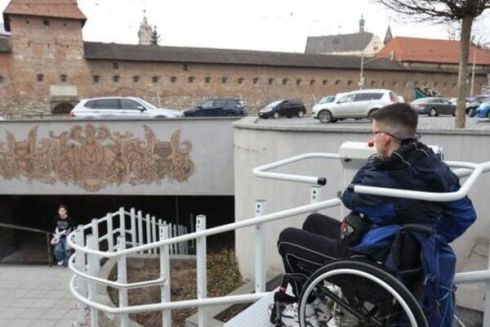 Перші електричні підйомники встановили у підземному переході Львова