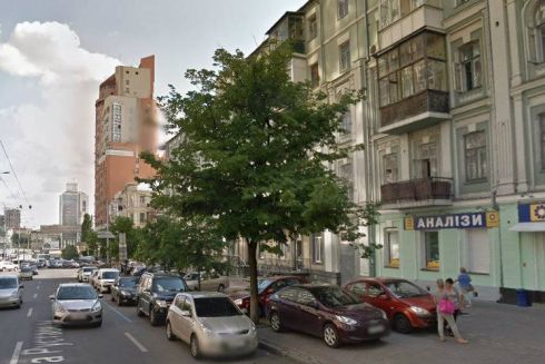 Центр Києва продовжують очищати від вивісок: як виглядають фасади будівель без реклами